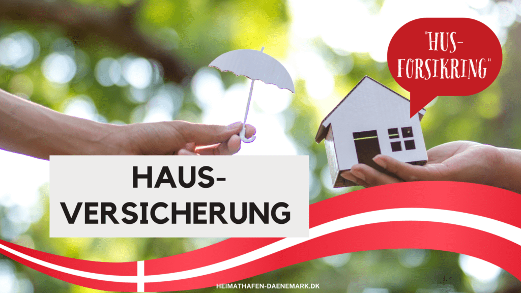 Eine Hand hält einen Regenschirm über ein dänisches Haus und symbolisiert damit den Schutz einer Haftpflichtversicherung für ein dänisches Haus